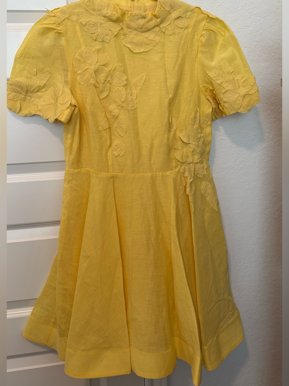 Antonio Melani Iris Mini Dress Yellow Linen Blend 3D floral appliqué Size 8
